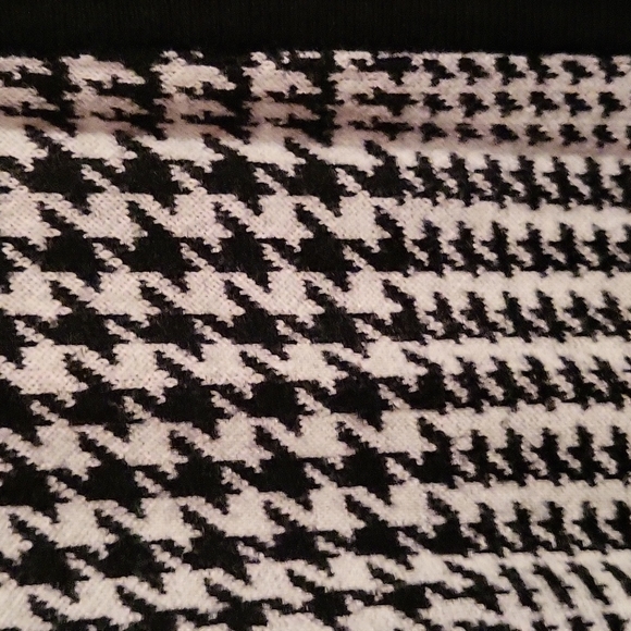 Cute checkered pattern cardi, very good condition. - Picture 3 of 7